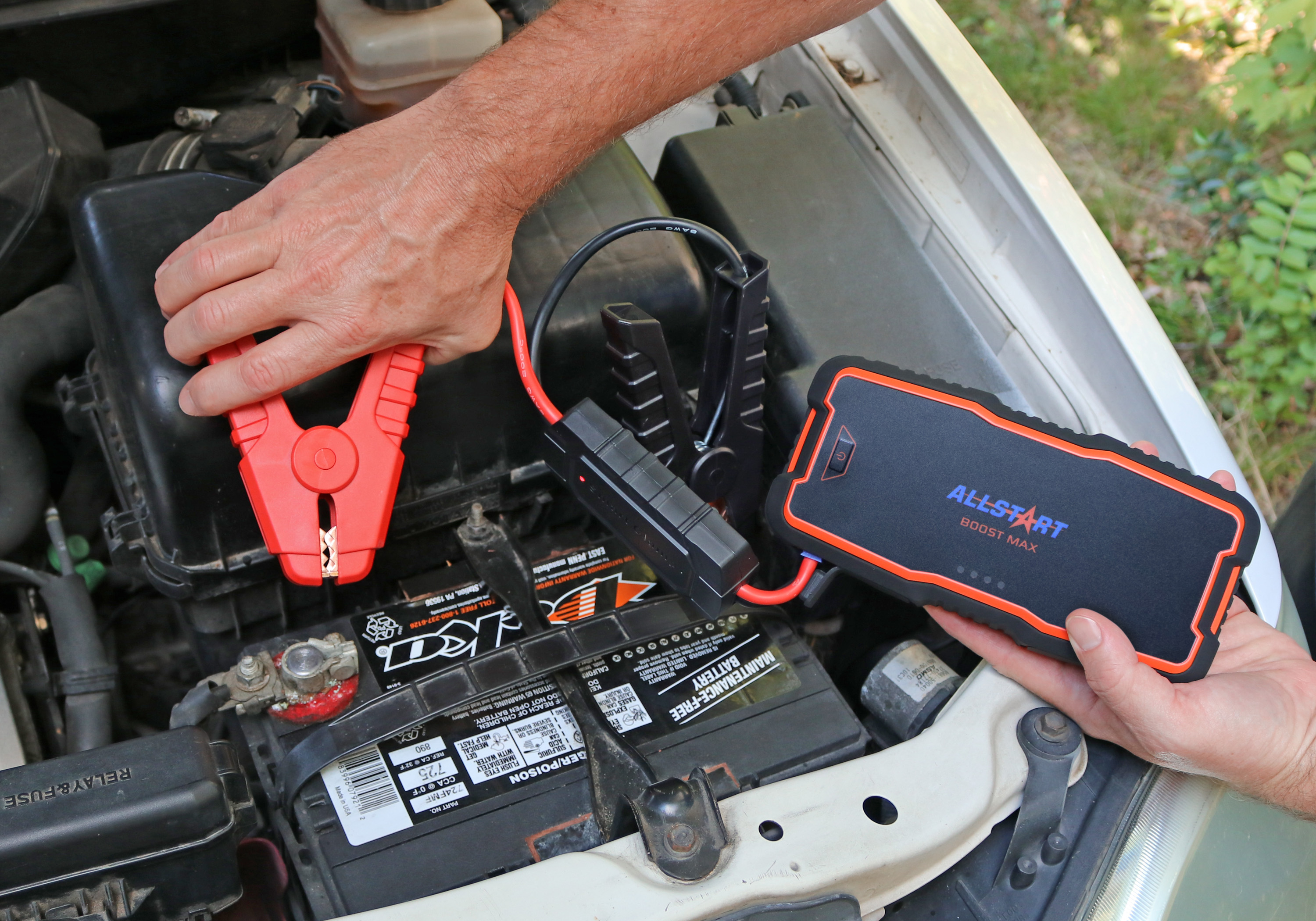 Jump starter max. Jump Starter. Джамп стартер на суперконденсатор. Джамп стартер Мем. Джамп стартер автомобиля нужен или нет.